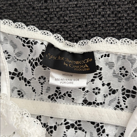 Elegant White Lace Sleepwear Set - Picture 5 of 5